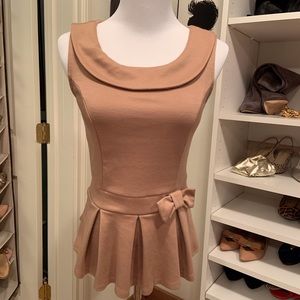Peplum sleeveless sweater with bow detail